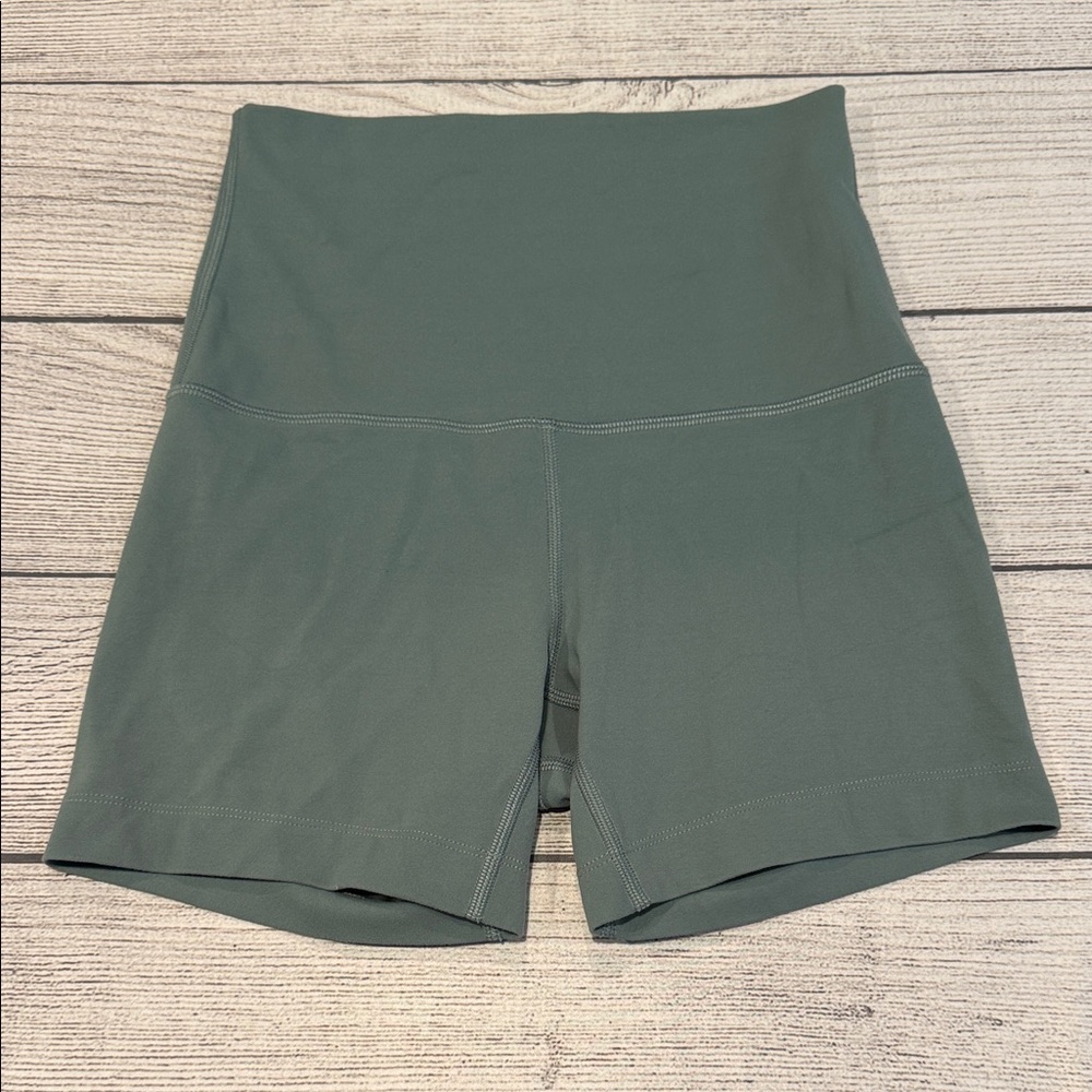 🍋Women’s Lululemon Align Super High Rise Short Size 4 Tidewater Teal 4” inseam🍋